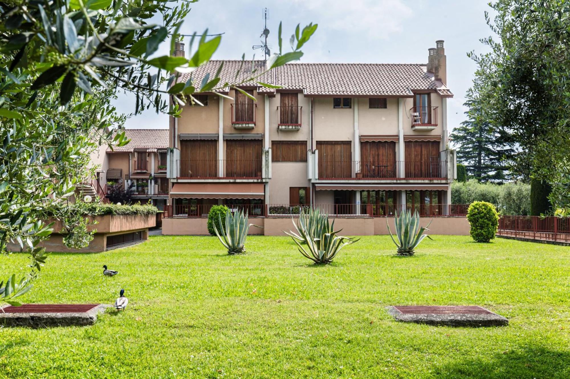 Arcave Luxury Apartment Sirmione Exterior foto